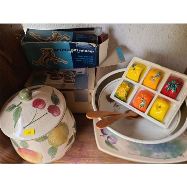 Assorted Kitchen Ware