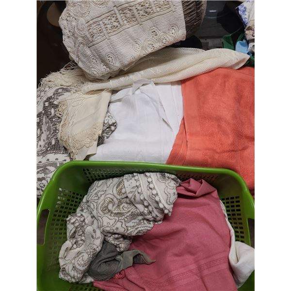 VintageTablecloths and Cloth Tableware