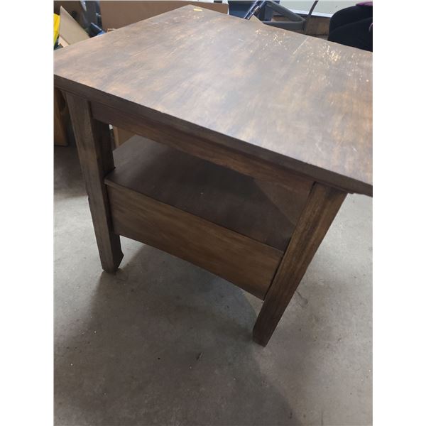 Dark Wood Finish Side Table wiith 1 Shelf (Missing Drawer)
