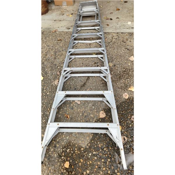 Folding 7 Step Ladder (97"T)