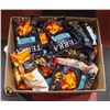 Image 1 : BOX OF ASSORTED CHIPS AND SNACKS