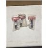 Image 1 : Three draw pins