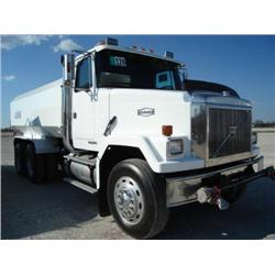 AUTOCAR 4000 GALLON T/A WATER TRUCK, s/n 4V4SDBGH6TR516789: