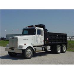 WESTERN STAR 4964 FX T/A DUMP TRUCK, s/n 2WKPDD2G2YK966141: