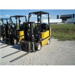 YALE GLC040AFNUAV 4,000 LB WAREHOUSE FORKLIFT, s/n A809N07379W: