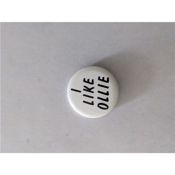 I Like Oliver North pin
