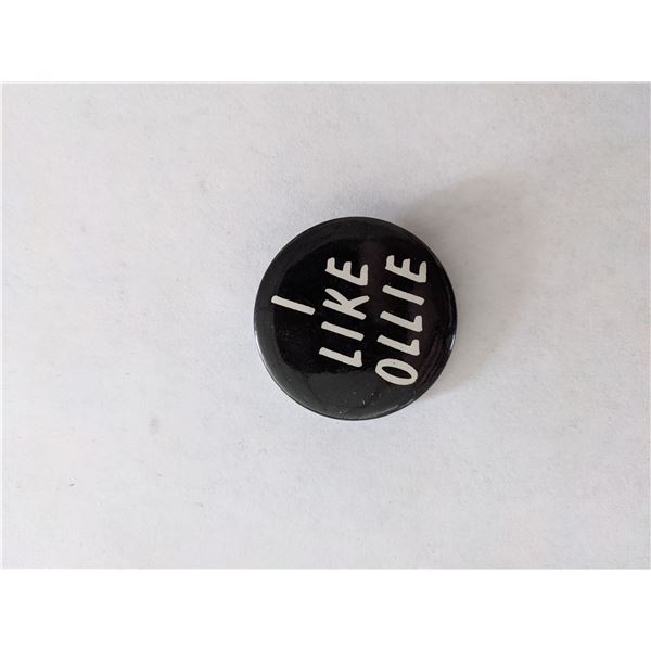 I Like Oliver North pin