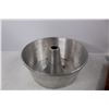Image 2 : Aluminum Bunt Cake Pan, Vintage Wood Dough Roller
