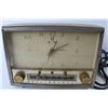 Image 3 : Vintage Westing House Clock Radio (as is)