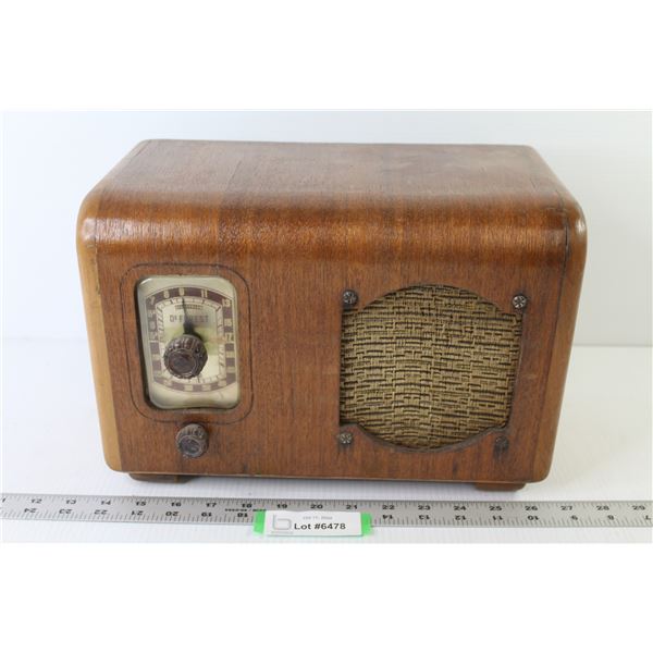 Vintage Wooden De Forest Radio (as is)