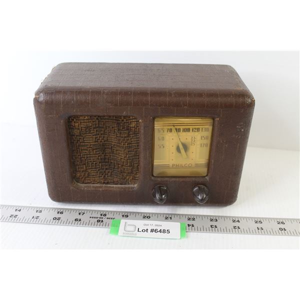 Vintage Philco Radio (as is - has damages)