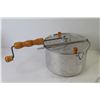 Image 2 : Stove Top Popcorn Popper - Vintage Kettle (no cord) - Vintage Toaster (as is)