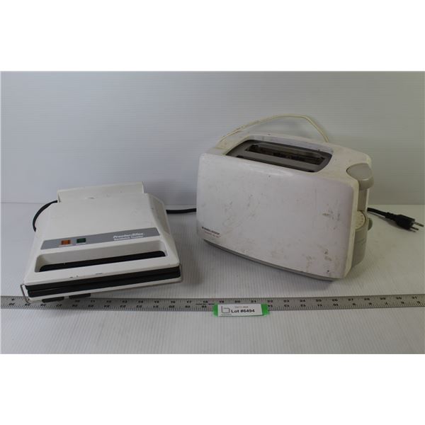 Proctor-Silex Sandwich Toaster (powers on) - Black & Decker Toaster (working)