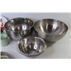 Image 3 : (3) Stainless Steel Bowls - Metal Enameled Bowls & Cup - Small Cake Pans