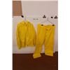 Image 1 : Rain Coat with Pants Set - Size L