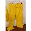Image 2 : Rain Coat with Pants Set - Size L