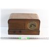 Image 1 : Midland Vintage Wooden Radio - As Is