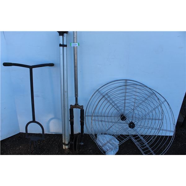 ** Edger Tool & (4) Mountable Posts& (2) Metal Lazy Susan - 32" Diameter