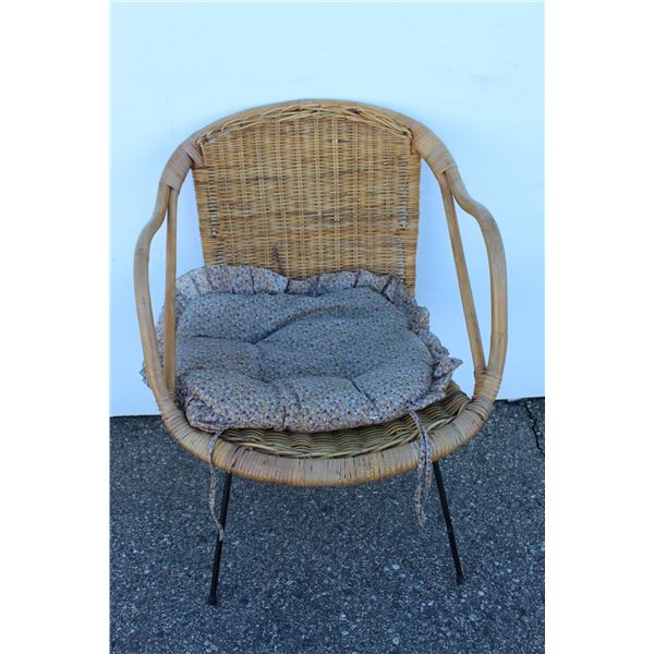 ***Wicker Chair w/ Cushion w/Metal Base - Some Wear