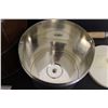 Image 5 : Sterling 5 Quart Freezer Manual Ice Cream Maker (as is)