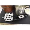 Image 7 : Sterling 5 Quart Freezer Manual Ice Cream Maker (as is)
