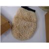 Image 6 : Container full of Polishing Cloths and Buffing Bonnets