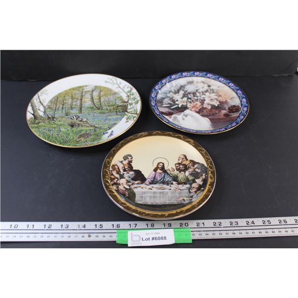(3) Collector Plates: Jesus Last Supper, Badgers, Flowers