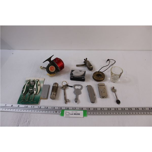 Fishing Reel, Saskatchewan Rough Riders Fishing Hooks< Lighters, Keys, Shot Glass Misc.
