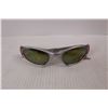 Image 3 : Unmarked Pair Of Sunglasses, Vintage Plastic Thermometer Friesen's Furniture Hague Sask