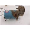 Image 5 : Auto- Flator 12 Volt DC Mini Compressor, Charles Wysockis Americana 1000 Piece Puzzle, Cick Can -Bee