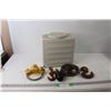 Image 1 : Plastic Container With Lid, (3) Hooks, Bike Lock, Lock