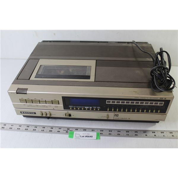 VCR Video Recorder (powers on)