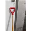 Image 3 : Shop Tool Lot: Broom, Pitch Fork, Spade Shovel, Edger