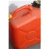 Image 5 : (4) Gasoline 2 Gallon Jerry Cans