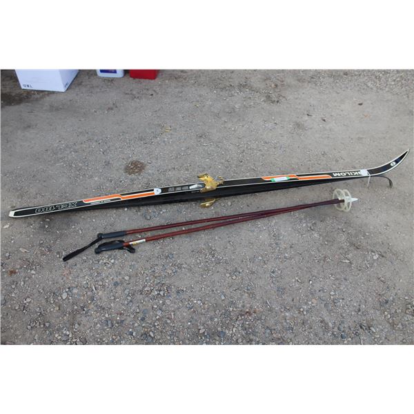 Skilom Down Hill Skis - 77" Long & Poles