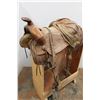 Image 10 : * Vintage Saddle - 15" Seat, Wooden Tree, Double Rigging, 5" Wide Gullet w/ Stand