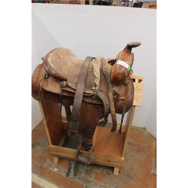 * Vintage Saddle - 15" Seat, Wooden Tree, Double Rigging, 5" Wide Gullet w/ Stand