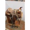 Image 1 : * Vintage Saddle - 15" Seat, Wooden Tree, Double Rigging, 5" Wide Gullet w/ Stand
