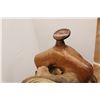 Image 3 : * Vintage Saddle - 15" Seat, Wooden Tree, Double Rigging, 5" Wide Gullet w/ Stand