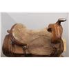 Image 4 : * Vintage Saddle - 15" Seat, Wooden Tree, Double Rigging, 5" Wide Gullet w/ Stand