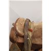 Image 6 : * Vintage Saddle - 15" Seat, Wooden Tree, Double Rigging, 5" Wide Gullet w/ Stand