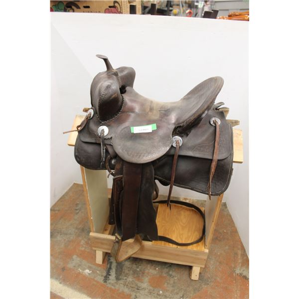 * Vintage Saddle - 14.5" Seat, 4" Gullet, Wood w/Steel Horn Tree, Cantle Broken Off Tree, Single Rig