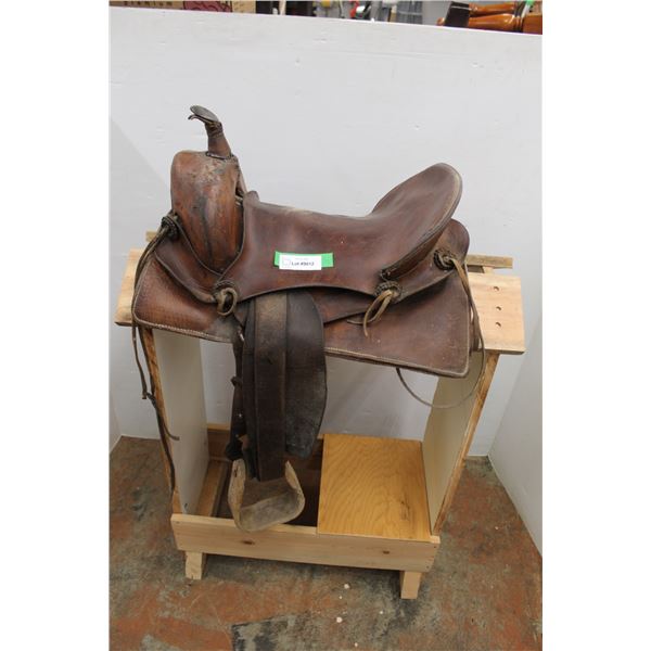 * Vintage Saddle - 14" Seat, 4" Gullet, Wood Tree, Single Rigging, Needs Repairs, No Stirrups