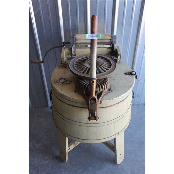 ***Antique Barrel Style Wringer Washer - Hand Operated - Consignor Says Working