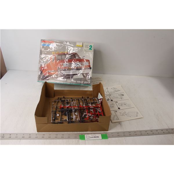 Monogram Ford F350 Duallie Pick up 1/24