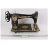 Image 1 : Antique Singer Sewing Machine