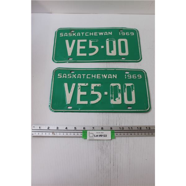 (1 pr) 1969 Saskatchewan License Plates
