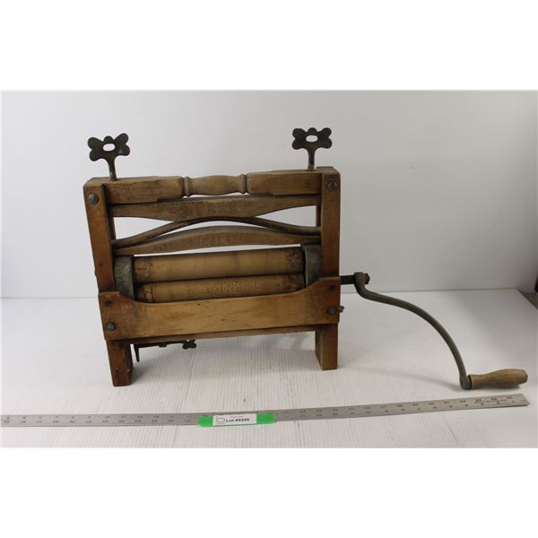 Vintage Washing Ringer - BOSS