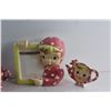 Image 6 : Ceramic Miss Cutie Pie Salt & Pepper Shakers, Notepad and Tea Bags Holders