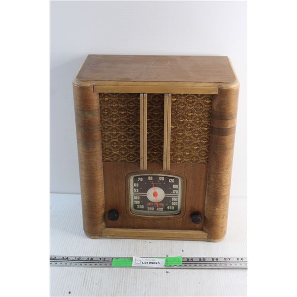 Vintage Broadcast RCA Victor Radio - As Is